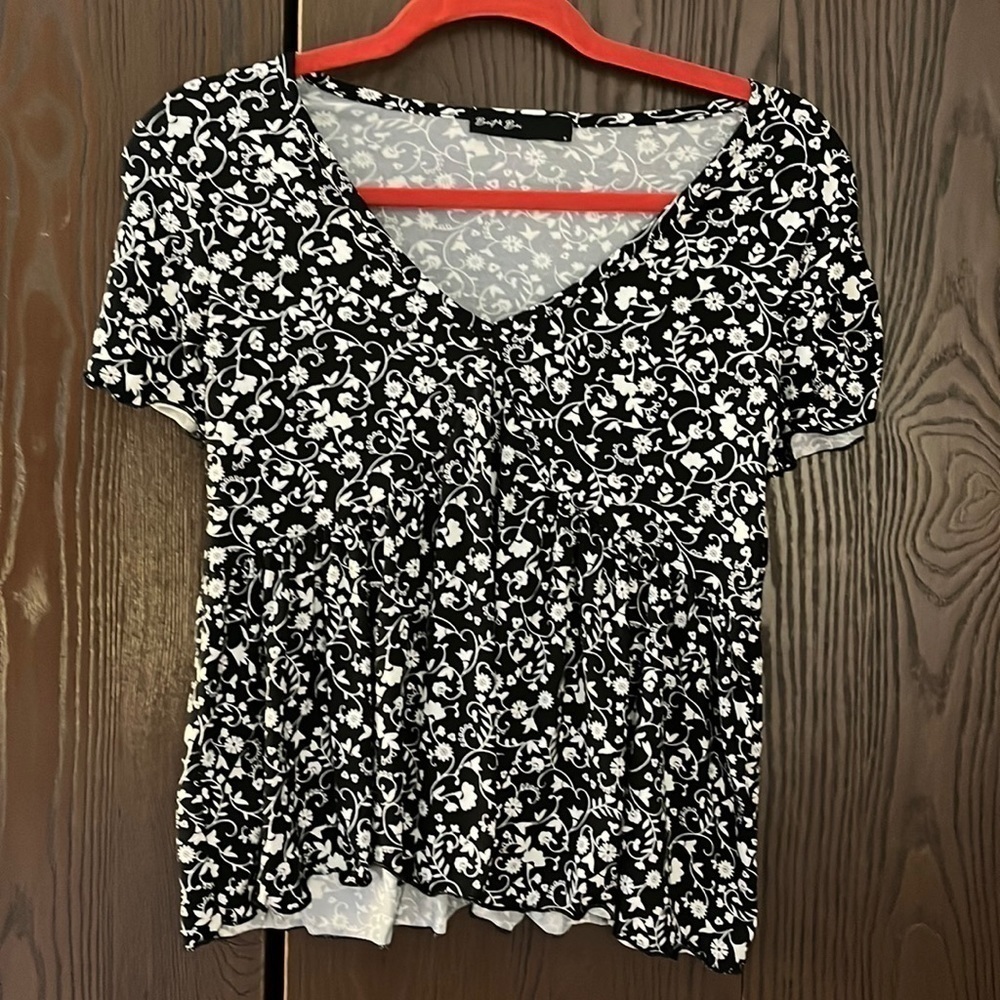 Brit & Bri black with white flower pattern. Short with large ruffled bottom. S